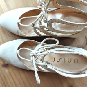 Unisa beige lace-up pumps